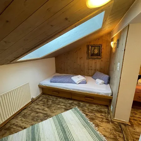 Geigerhaus 500 Jahre - Appt C アパート